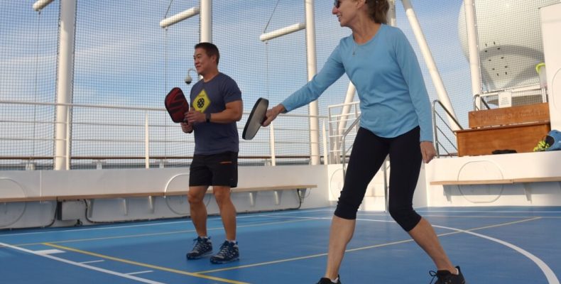 playing-pickleball-on-nieuw-statendam